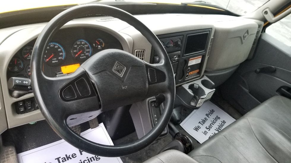 Medium Duty Box Truck-Light and Medium Duty Trucks-International-2019-4300-Toronto-ON-256,240\n\t\tkm-$ 59,750 - Image 17