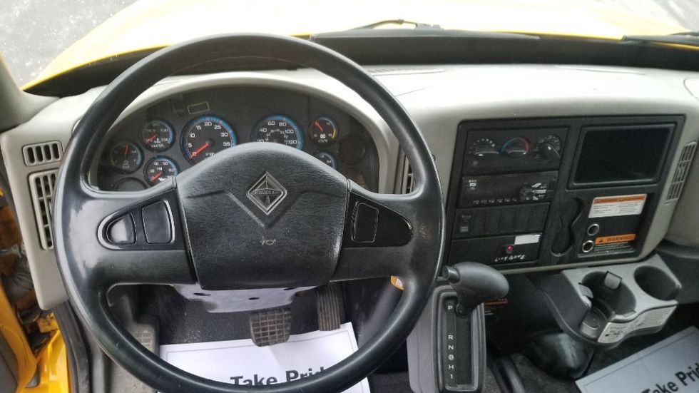 Medium Duty Box Truck-Light and Medium Duty Trucks-International-2019-4300-Toronto-ON-256,240\n\t\tkm-$ 59,750 - Image 18
