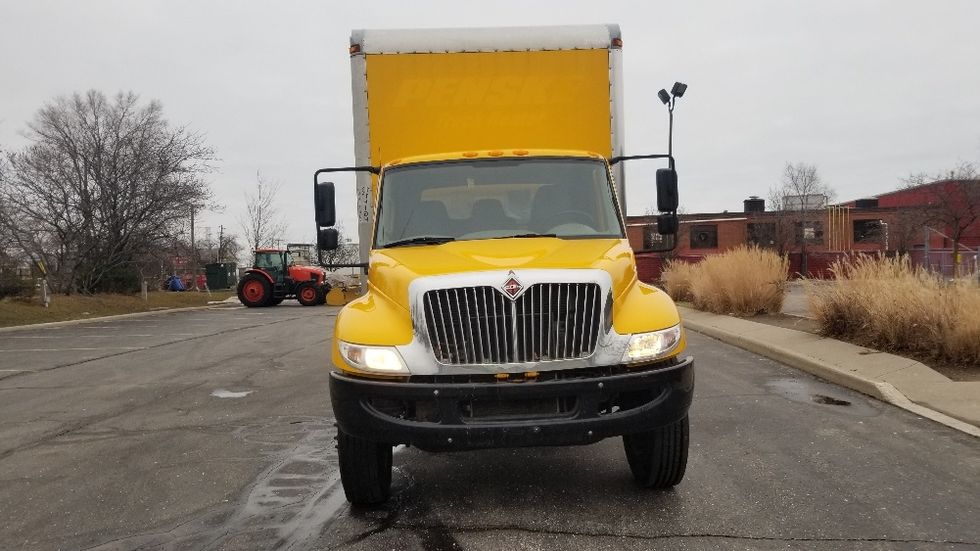 Medium Duty Box Truck-Light and Medium Duty Trucks-International-2019-4300-Toronto-ON-256,240\n\t\tkm-$ 59,750 - Image 2