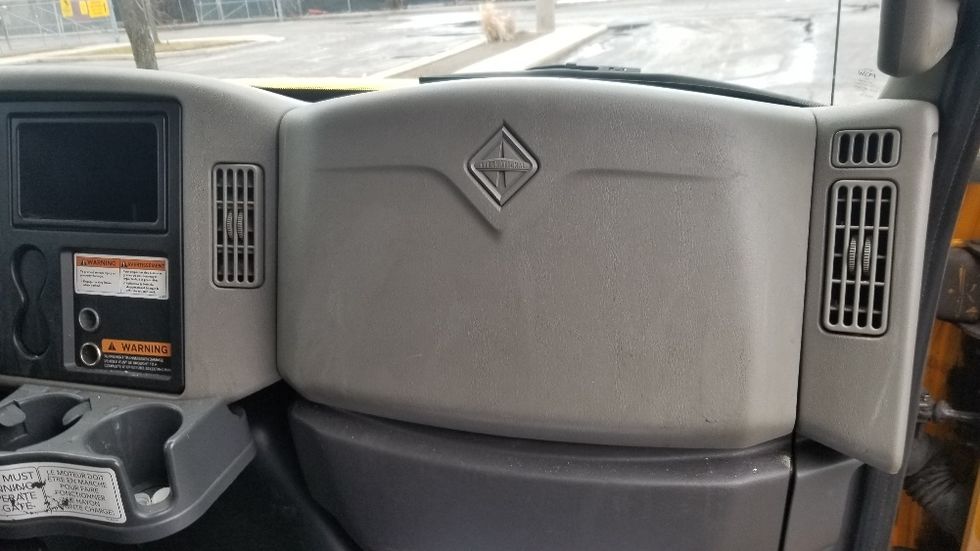 Medium Duty Box Truck-Light and Medium Duty Trucks-International-2019-4300-Toronto-ON-256,240\n\t\tkm-$ 59,750 - Image 21