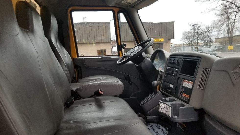Medium Duty Box Truck-Light and Medium Duty Trucks-International-2019-4300-Toronto-ON-256,240\n\t\tkm-$ 59,750 - Image 22
