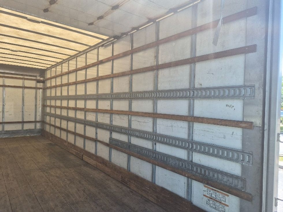 Medium Duty Box Truck-Light and Medium Duty Trucks-International-2019-4300-Toronto-ON-294,284\n\t\tkm-$ 45,750 - Image 12