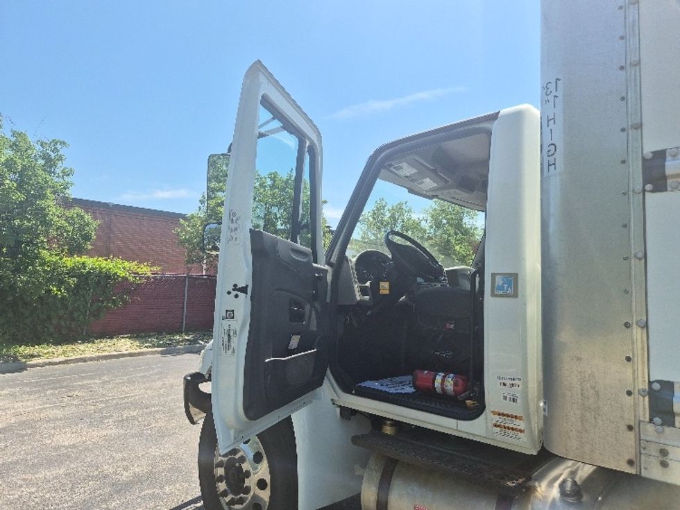Medium Duty Box Truck-Light and Medium Duty Trucks-International-2019-4300-Toronto-ON-294,284\n\t\tkm-$ 45,750 - Image 16