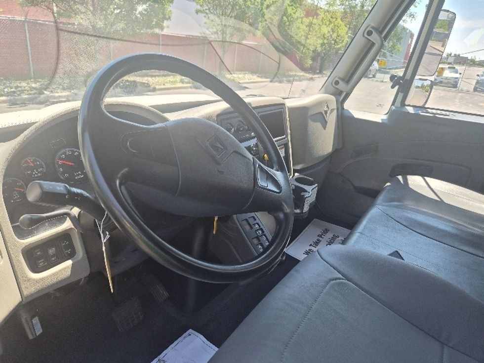 Medium Duty Box Truck-Light and Medium Duty Trucks-International-2019-4300-Toronto-ON-294,284\n\t\tkm-$ 45,750 - Image 17