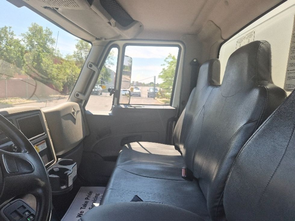 Medium Duty Box Truck-Light and Medium Duty Trucks-International-2019-4300-Toronto-ON-294,284\n\t\tkm-$ 45,750 - Image 19