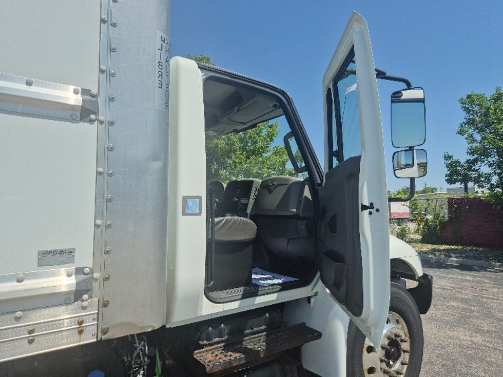 Medium Duty Box Truck-Light and Medium Duty Trucks-International-2019-4300-Toronto-ON-294,284\n\t\tkm-$ 45,750 - Image 20