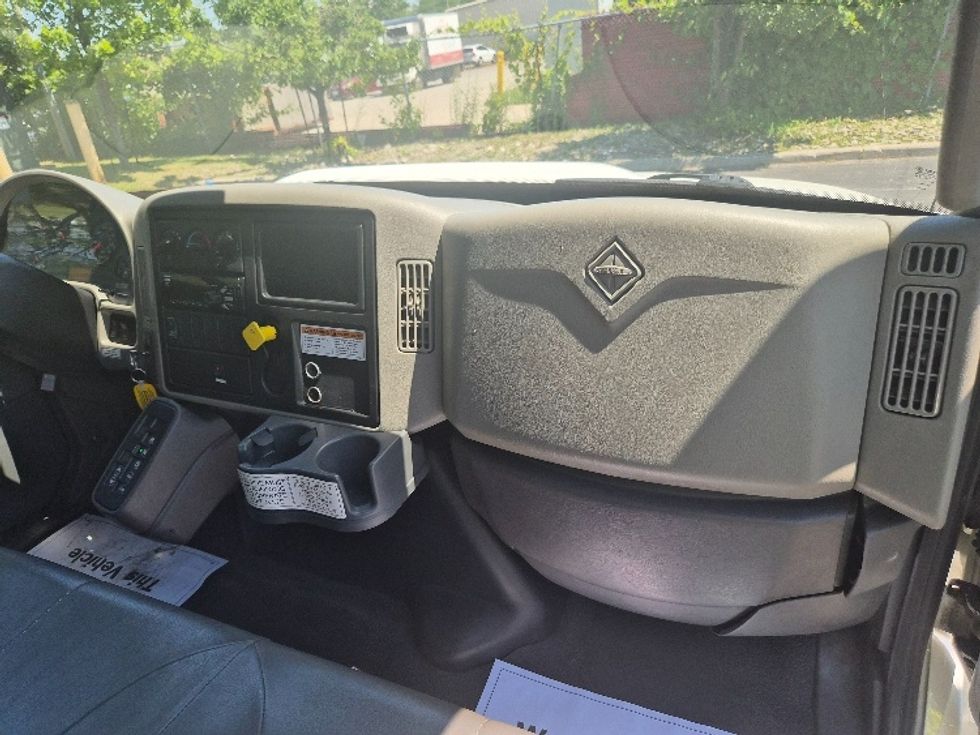 Medium Duty Box Truck-Light and Medium Duty Trucks-International-2019-4300-Toronto-ON-294,284\n\t\tkm-$ 45,750 - Image 21