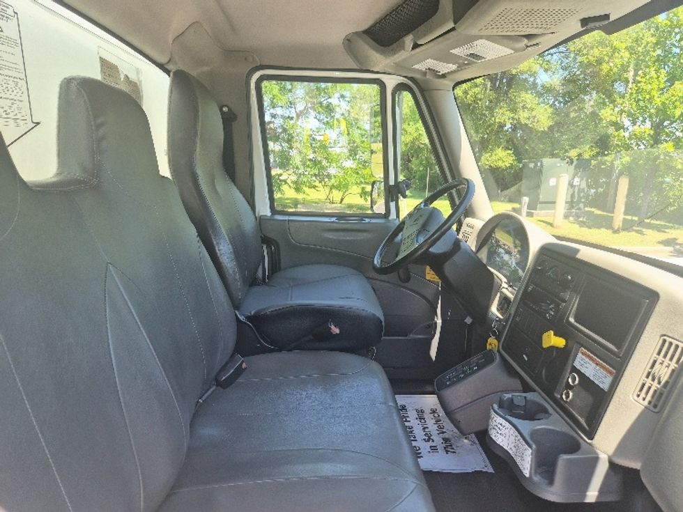 Medium Duty Box Truck-Light and Medium Duty Trucks-International-2019-4300-Toronto-ON-294,284\n\t\tkm-$ 45,750 - Image 22