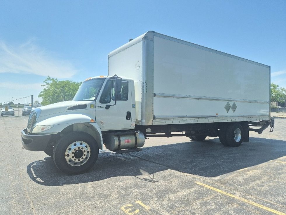 Medium Duty Box Truck-Light and Medium Duty Trucks-International-2019-4300-Toronto-ON-294,284\n\t\tkm-$ 45,750 - Image 3