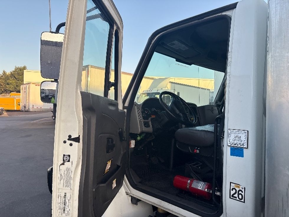 Medium Duty Box Truck-Light and Medium Duty Trucks-International-2019-4300-Torrance-CA-116,772\n\t\tmiles-$ 55,500 - Image 16