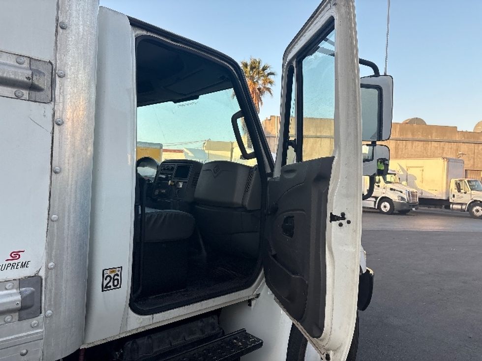 Medium Duty Box Truck-Light and Medium Duty Trucks-International-2019-4300-Torrance-CA-116,772\n\t\tmiles-$ 55,500 - Image 20