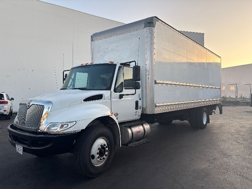 Medium Duty Box Truck-Light and Medium Duty Trucks-International-2019-4300-Torrance-CA-116,772\n\t\tmiles-$ 55,500 - Image 3