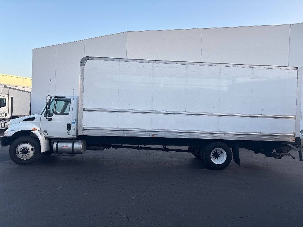 Medium Duty Box Truck-Light and Medium Duty Trucks-International-2019-4300-Torrance-CA-116,772\n\t\tmiles-$ 55,500 - Image 4