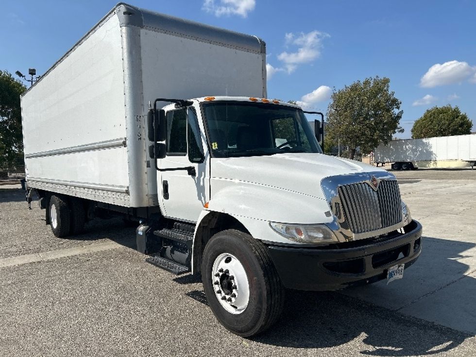 Medium Duty Box Truck-Light and Medium Duty Trucks-International-2019-4300-Torrance-CA-138,349\n\t\tmiles-$ 50,000 - Image 1