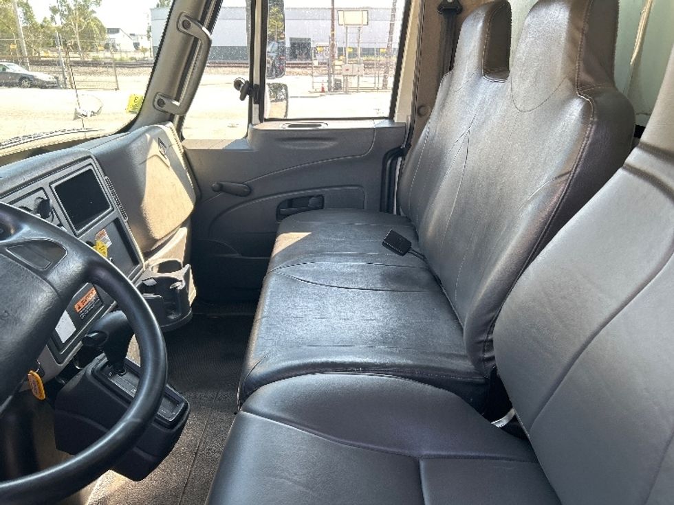 Medium Duty Box Truck-Light and Medium Duty Trucks-International-2019-4300-Torrance-CA-138,349\n\t\tmiles-$ 50,000 - Image 19