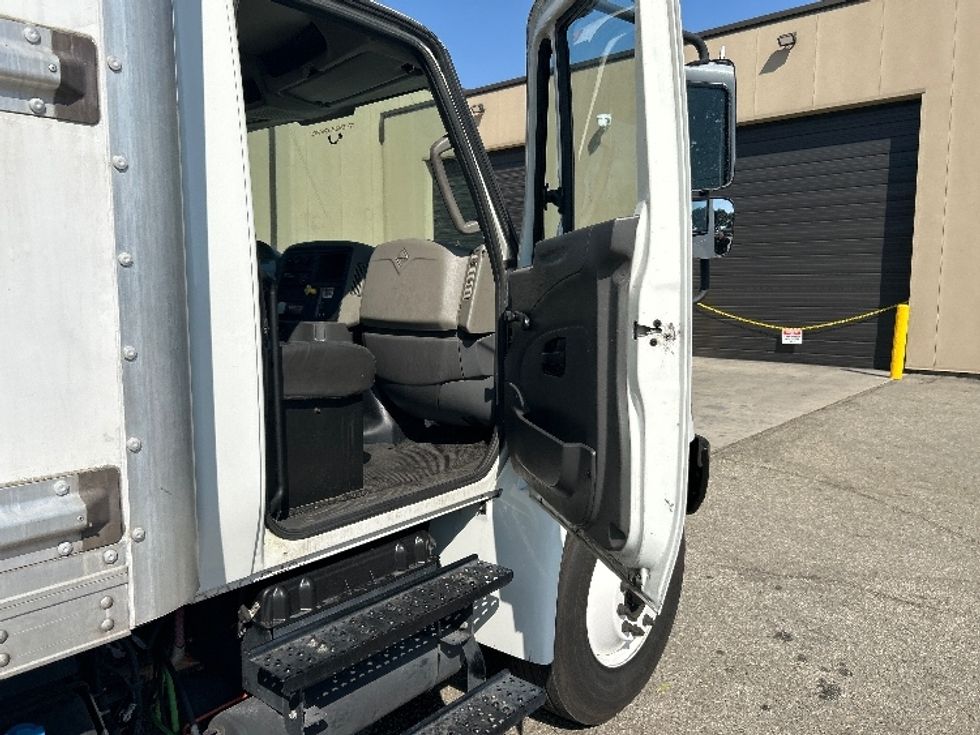 Medium Duty Box Truck-Light and Medium Duty Trucks-International-2019-4300-Torrance-CA-138,349\n\t\tmiles-$ 50,000 - Image 20