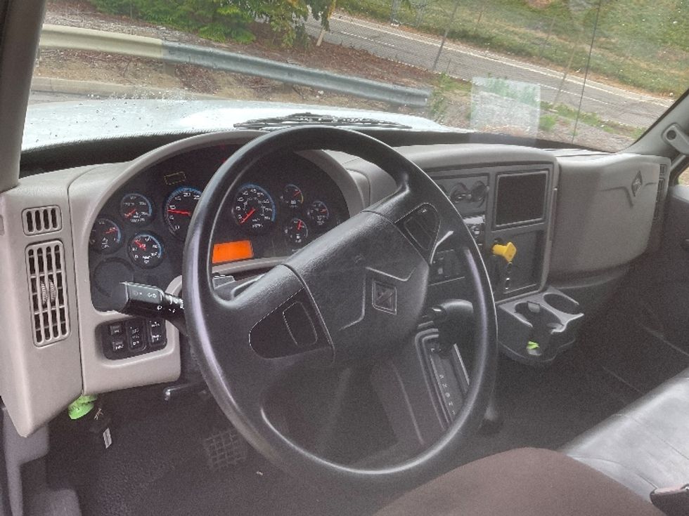 Medium Duty Box Truck-Light and Medium Duty Trucks-International-2019-4300-Torrance-CA-236,181\n\t\tmiles-$ 34,750 - Image 17