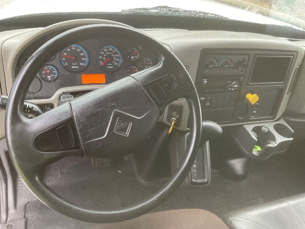 Medium Duty Box Truck-Light and Medium Duty Trucks-International-2019-4300-Torrance-CA-236,181\n\t\tmiles-$ 34,750 - Image 18