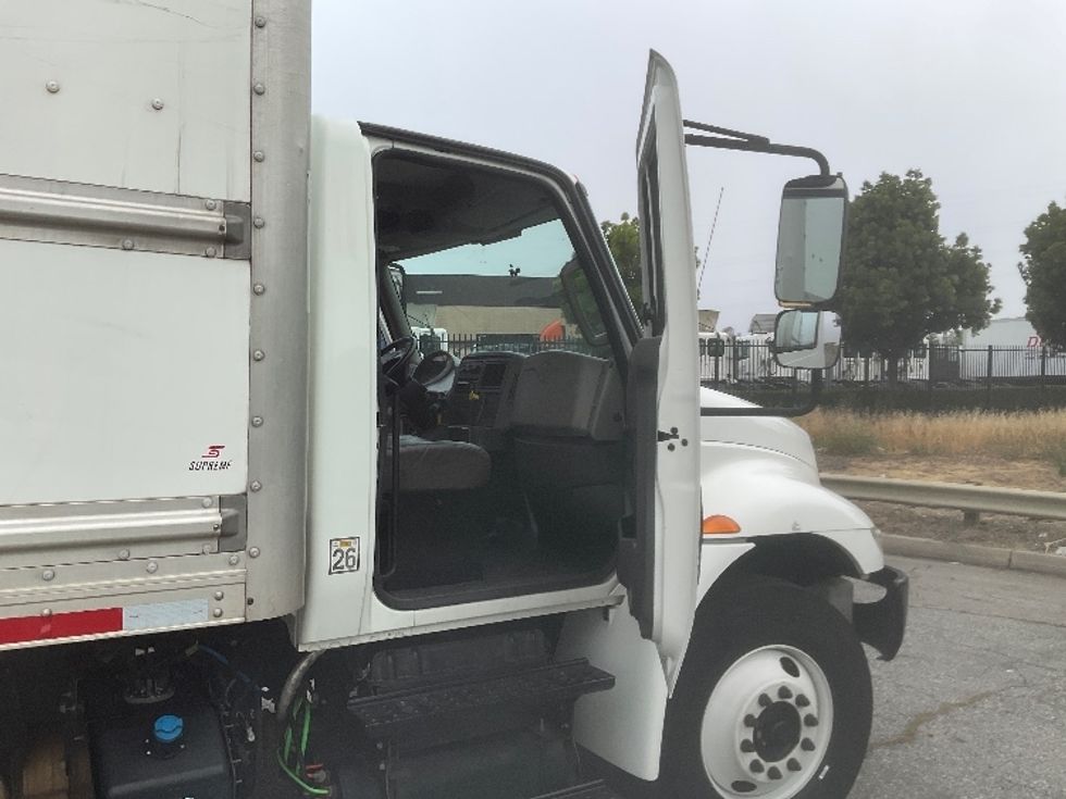 Medium Duty Box Truck-Light and Medium Duty Trucks-International-2019-4300-Torrance-CA-236,181\n\t\tmiles-$ 34,750 - Image 20