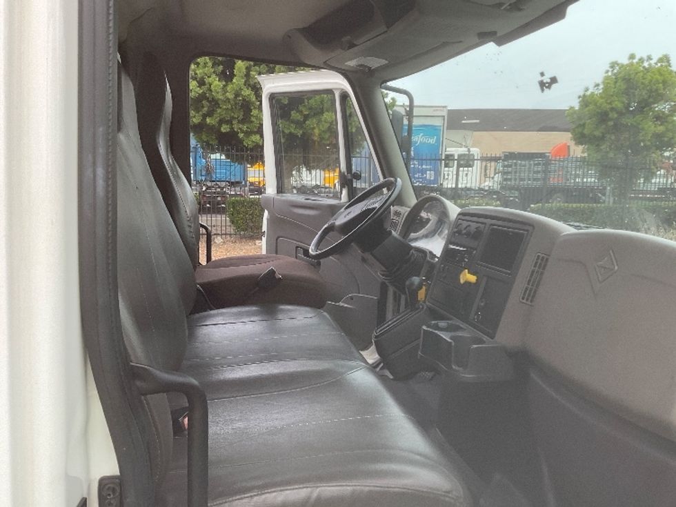 Medium Duty Box Truck-Light and Medium Duty Trucks-International-2019-4300-Torrance-CA-236,181\n\t\tmiles-$ 34,750 - Image 22