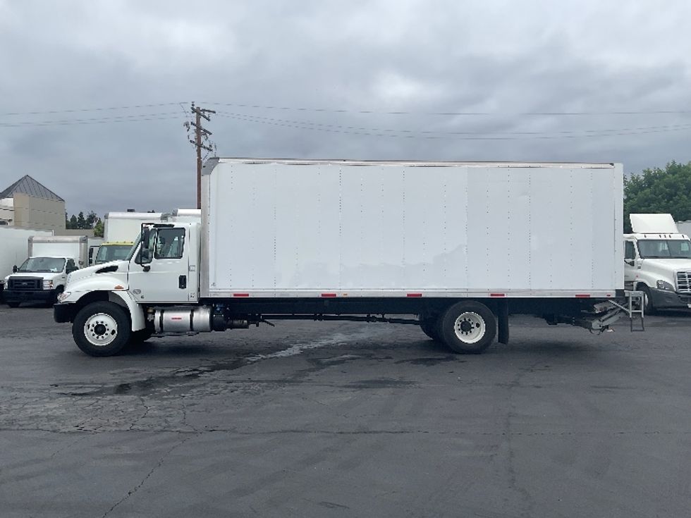 Medium Duty Box Truck-Light and Medium Duty Trucks-International-2019-4300-Torrance-CA-30,000\n\t\tmiles-$ 57,250 - Image 4