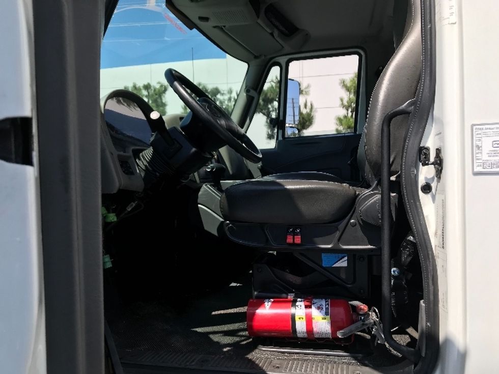 Medium Duty Box Truck-Light and Medium Duty Trucks-International-2019-4300-Torrance-CA-72,237\n\t\tmiles-$ 56,250 - Image 17