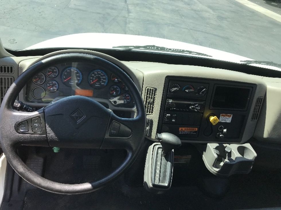 Medium Duty Box Truck-Light and Medium Duty Trucks-International-2019-4300-Torrance-CA-72,237\n\t\tmiles-$ 56,250 - Image 18