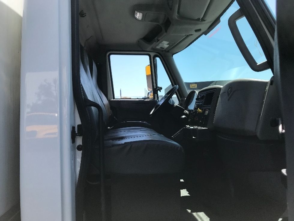 Medium Duty Box Truck-Light and Medium Duty Trucks-International-2019-4300-Torrance-CA-72,237\n\t\tmiles-$ 56,250 - Image 22