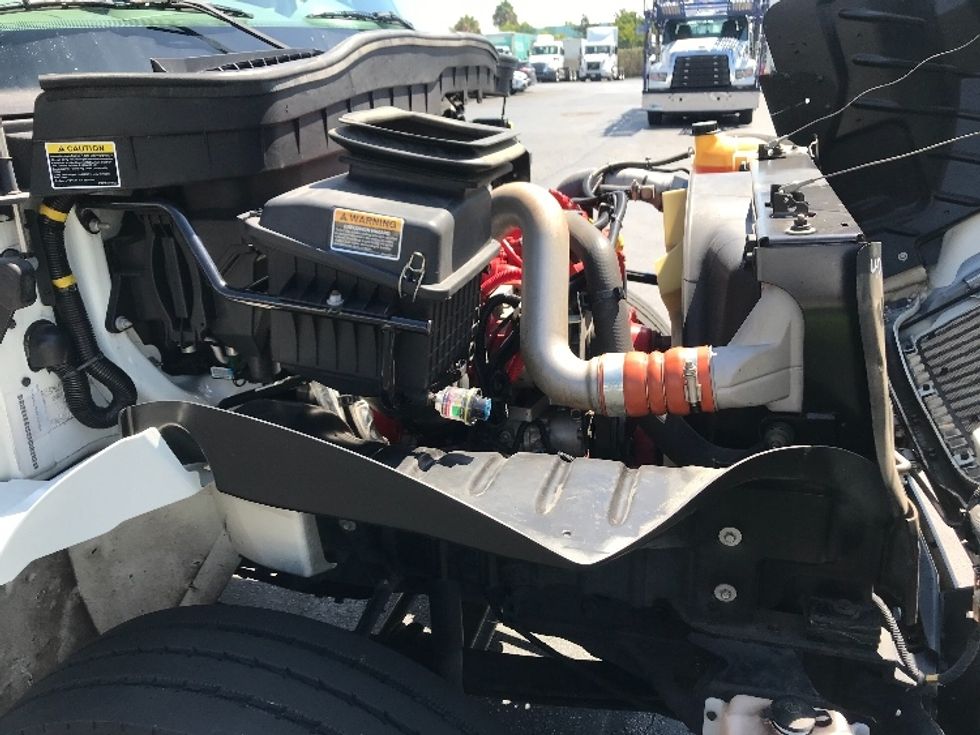 Medium Duty Box Truck-Light and Medium Duty Trucks-International-2019-4300-Torrance-CA-72,237\n\t\tmiles-$ 56,250 - Image 23