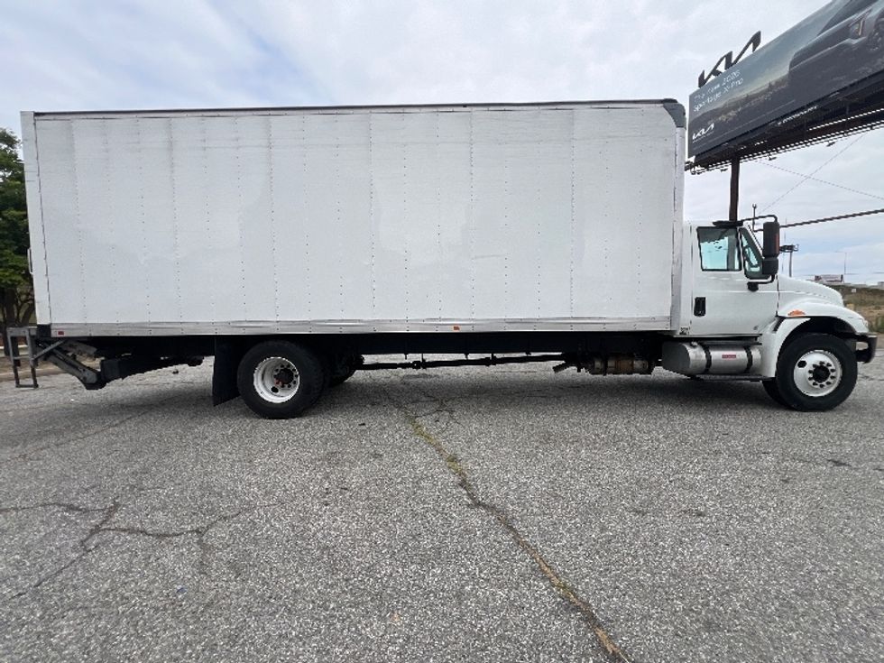 Medium Duty Box Truck-Light and Medium Duty Trucks-International-2019-4300-Torrance-CA-90,200\n\t\tmiles-$ 54,500 - Image 15