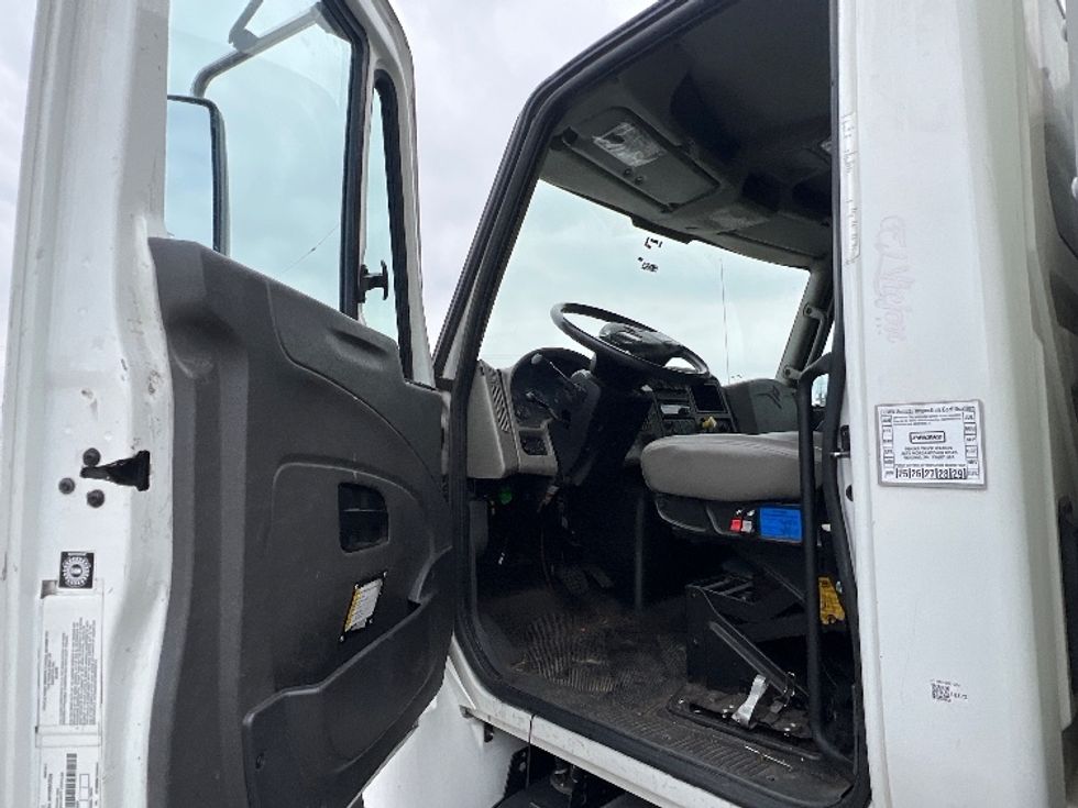 Medium Duty Box Truck-Light and Medium Duty Trucks-International-2019-4300-Torrance-CA-90,200\n\t\tmiles-$ 54,500 - Image 16