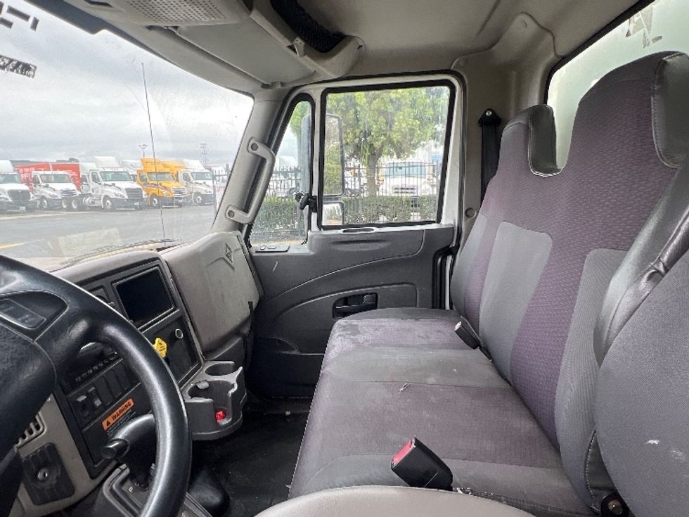 Medium Duty Box Truck-Light and Medium Duty Trucks-International-2019-4300-Torrance-CA-90,200\n\t\tmiles-$ 54,500 - Image 19