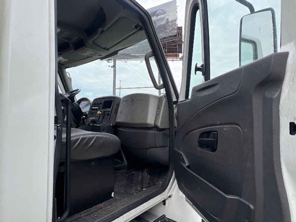 Medium Duty Box Truck-Light and Medium Duty Trucks-International-2019-4300-Torrance-CA-90,200\n\t\tmiles-$ 54,500 - Image 20
