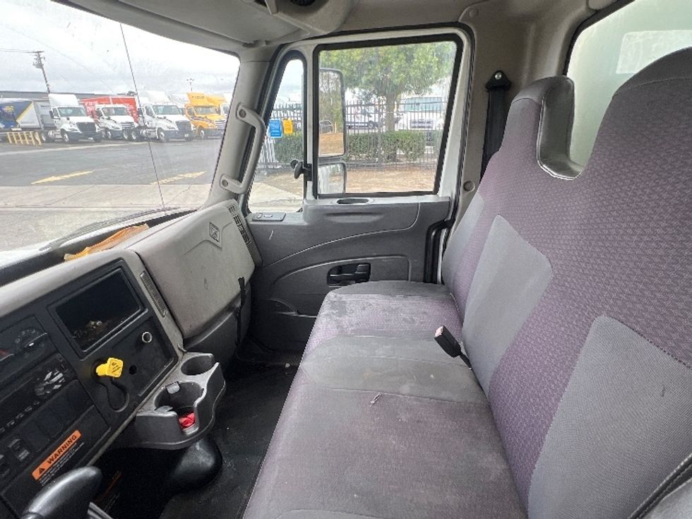 Medium Duty Box Truck-Light and Medium Duty Trucks-International-2019-4300-Torrance-CA-90,200\n\t\tmiles-$ 54,500 - Image 22