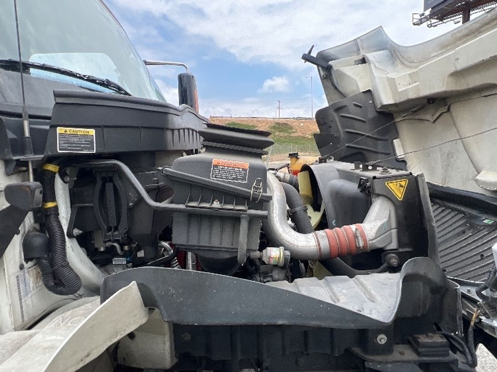 Medium Duty Box Truck-Light and Medium Duty Trucks-International-2019-4300-Torrance-CA-90,200\n\t\tmiles-$ 54,500 - Image 23