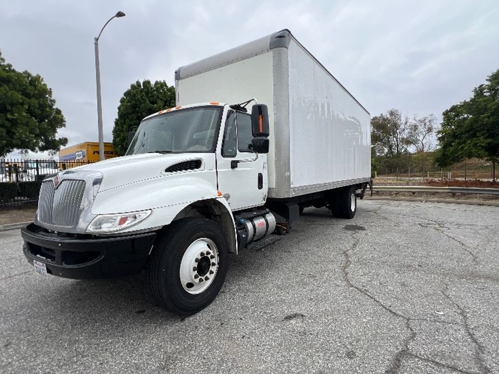 Medium Duty Box Truck-Light and Medium Duty Trucks-International-2019-4300-Torrance-CA-90,200\n\t\tmiles-$ 54,500 - Image 3