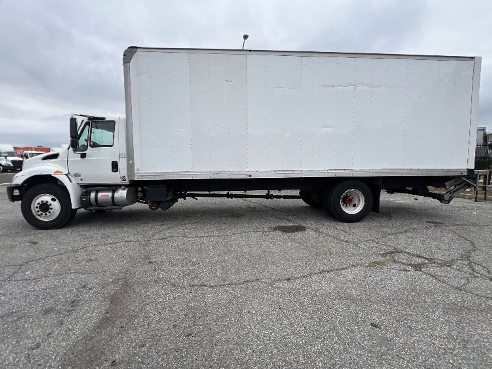 Medium Duty Box Truck-Light and Medium Duty Trucks-International-2019-4300-Torrance-CA-90,200\n\t\tmiles-$ 54,500 - Image 4