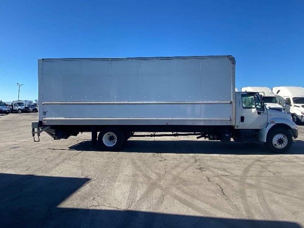 Medium Duty Box Truck-Light and Medium Duty Trucks-International-2019-4300-Torrance-CA-90,494\n\t\tmiles-$ 54,500 - Image 14