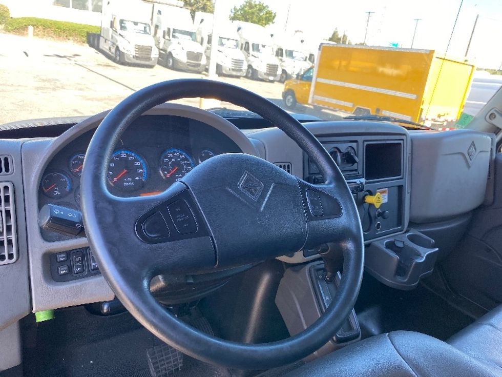 Medium Duty Box Truck-Light and Medium Duty Trucks-International-2019-4300-Torrance-CA-90,494\n\t\tmiles-$ 54,500 - Image 16