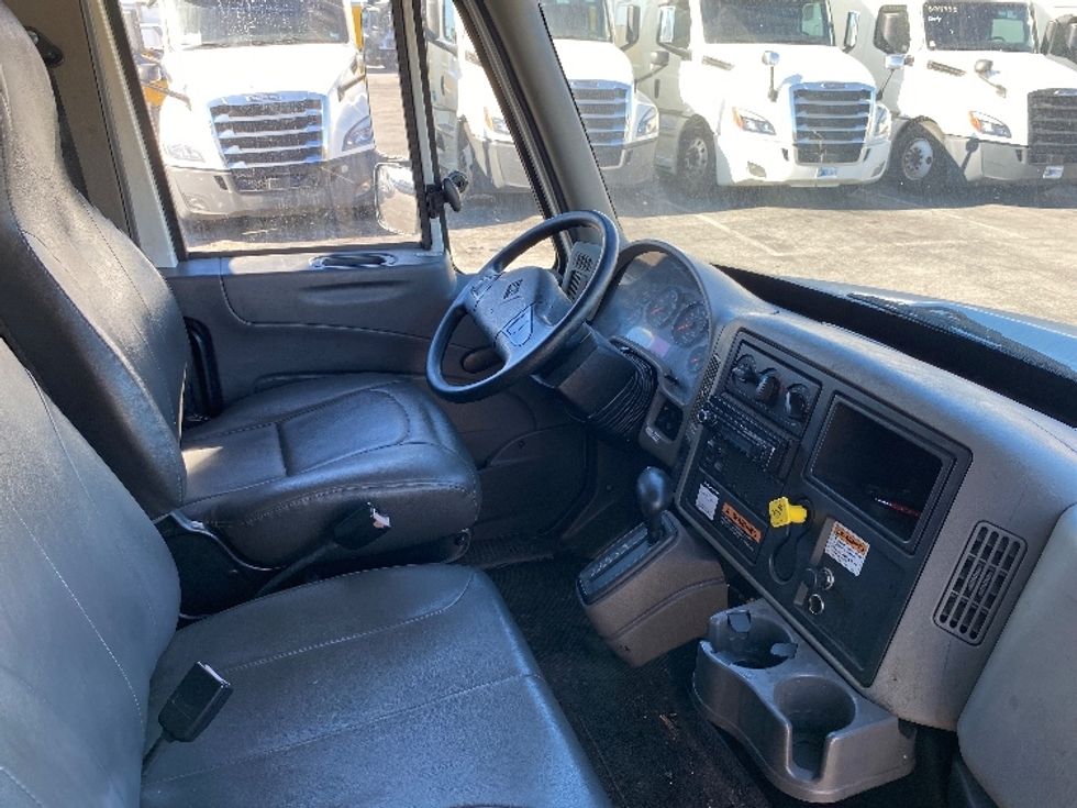 Medium Duty Box Truck-Light and Medium Duty Trucks-International-2019-4300-Torrance-CA-90,494\n\t\tmiles-$ 54,500 - Image 21