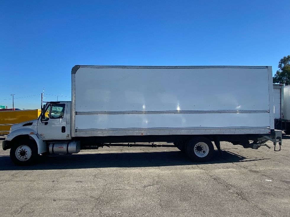 Medium Duty Box Truck-Light and Medium Duty Trucks-International-2019-4300-Torrance-CA-90,494\n\t\tmiles-$ 54,500 - Image 4