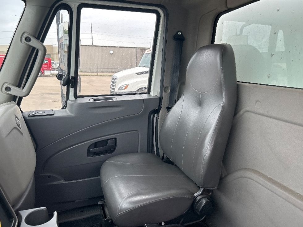 Medium Duty Box Truck-Light and Medium Duty Trucks-International-2019-4300-Tulsa-OK-229,166\n\t\tmiles-$ 35,250 - Image 19