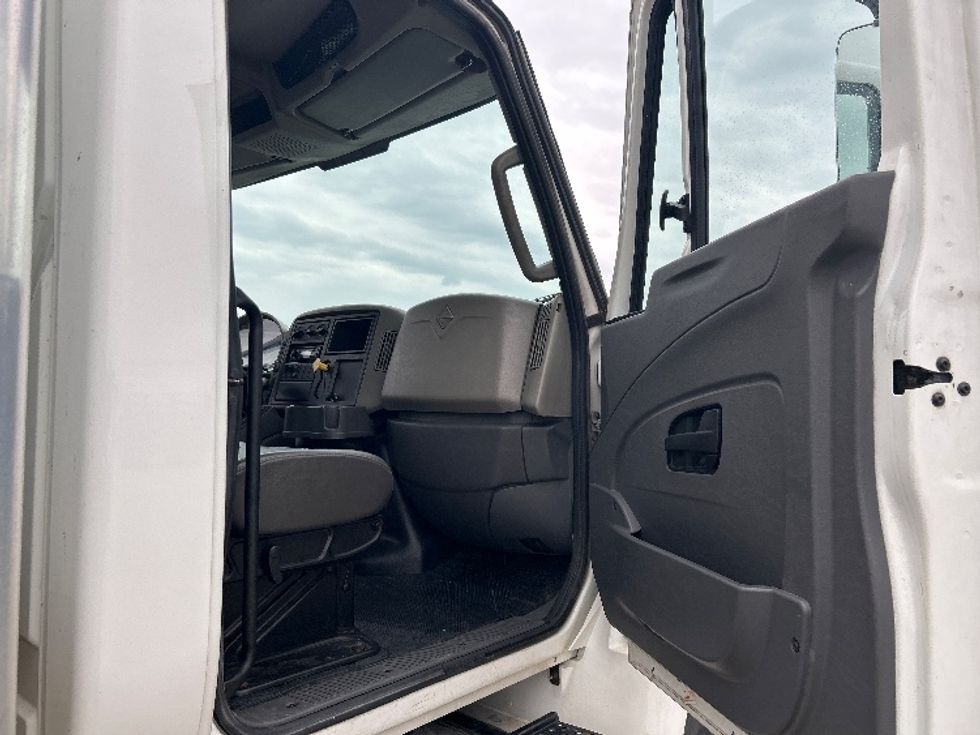 Medium Duty Box Truck-Light and Medium Duty Trucks-International-2019-4300-Tulsa-OK-229,166\n\t\tmiles-$ 35,250 - Image 20