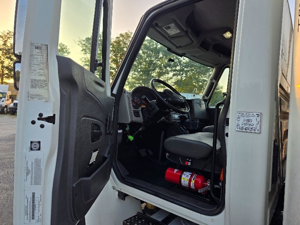 Medium Duty Box Truck-Light and Medium Duty Trucks-International-2019-4300-Villa Rica-GA-259,950\n\t\tmiles-$ 37,250 - Image 14