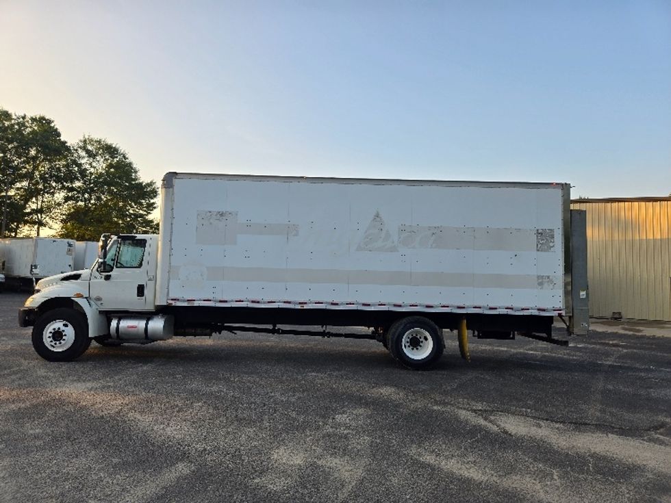 Medium Duty Box Truck-Light and Medium Duty Trucks-International-2019-4300-Villa Rica-GA-259,950\n\t\tmiles-$ 37,250 - Image 4