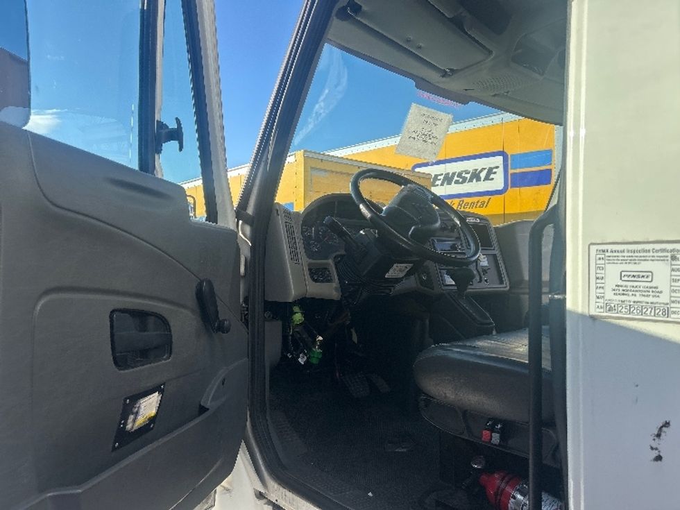 Medium Duty Box Truck-Light and Medium Duty Trucks-International-2019-4300-West Babylon-NY-110,329\n\t\tmiles-$ 16,000 - Image 14