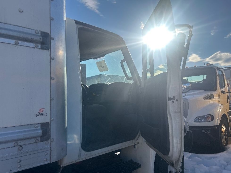 Medium Duty Box Truck-Light and Medium Duty Trucks-International-2019-4300-West Babylon-NY-110,329\n\t\tmiles-$ 16,000 - Image 18