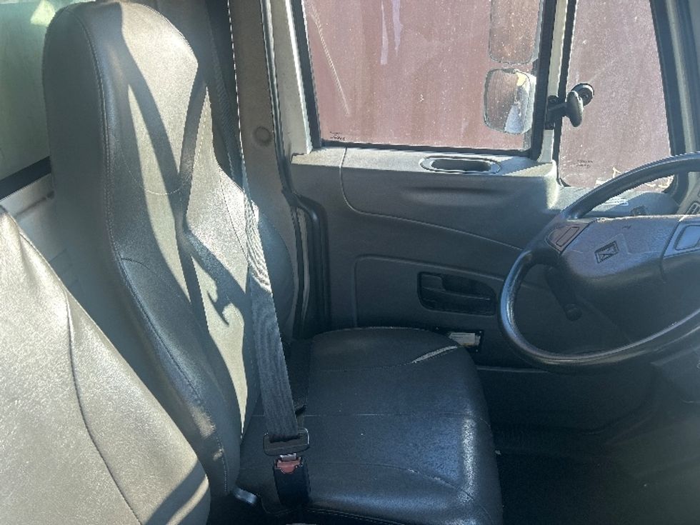 Medium Duty Box Truck-Light and Medium Duty Trucks-International-2019-4300-West Babylon-NY-110,329\n\t\tmiles-$ 16,000 - Image 20
