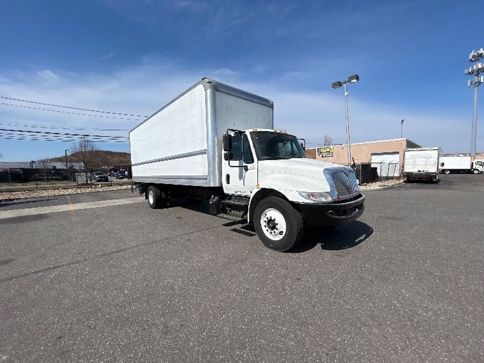 Medium Duty Box Truck-Light and Medium Duty Trucks-International-2019-4300-West Babylon-NY-140,011\n\t\tmiles-$ 43,750 - Image 1
