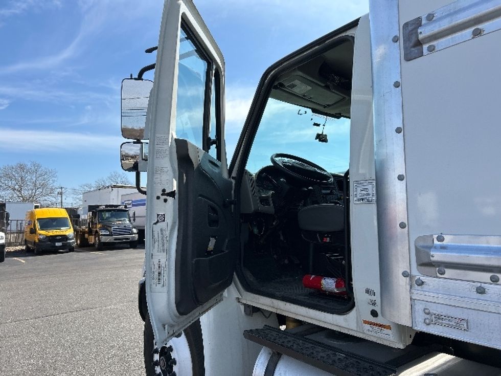 Medium Duty Box Truck-Light and Medium Duty Trucks-International-2019-4300-West Babylon-NY-140,011\n\t\tmiles-$ 43,750 - Image 15